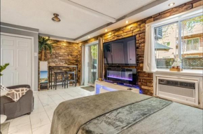 Brooklyn Spacious Space With Private Entrance, Bathroom, & Backyard - Full-kitchen